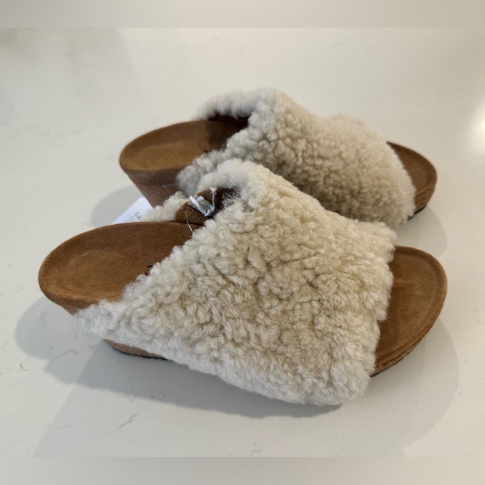 Birkenstock Ladies Teddy Eggshell Namica Shearling Wedge. Size 37 / 6 1/2